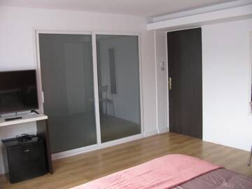Фото номера Улучшенный семейный номер Апарт-отели 4 Seasons Apartments г. Бистрица 3
