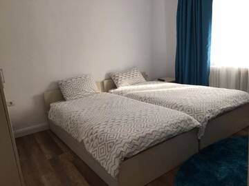 Фото номера Трехместный номер «Комфорт» с душем Апарт-отели 4 Seasons Apartments г. Бистрица 3