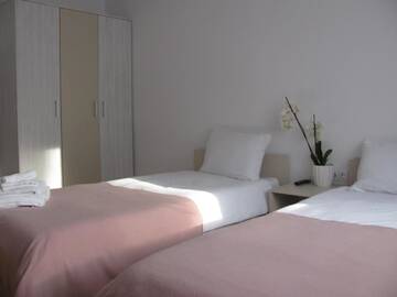 Фото номера Улучшенные апартаменты Апарт-отели 4 Seasons Apartments г. Бистрица 8