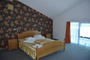 Фото номера Двухместный номер с 1 кроватью Отель Hotel Don г. Бистрица 3