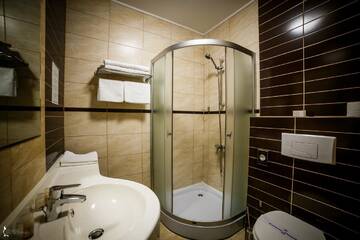 Фото номера Двухместный номер с 2 отдельными кроватями Отель Hotel Ozana г. Бистрица 2